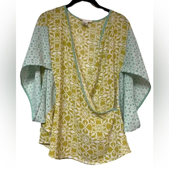 NWOT Wrap style top Mixed Print Short Sleeve Size M boho, fun, suplice - Picture 1 of 5